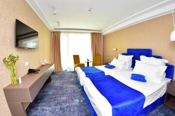Фото номера Двухместный номер Делюкс с 2 отдельными кроватями Отель Stavros Hotel г. Мамая 5