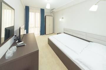 Фото номера Двухместный номер эконом-класса с 1 кроватью и видом на море Отель Hotel Promenada г. Мамая 7