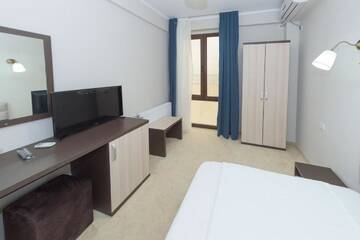 Фото номера Двухместный номер эконом-класса с 1 кроватью и видом на море Отель Hotel Promenada г. Мамая 5