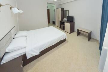 Фото номера Двухместный номер с 1 кроватью с видом на море Отель Hotel Promenada г. Мамая 7