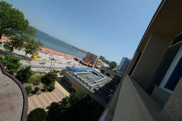 Фото номера Двухместный номер с 2 отдельными кроватями и видом на море Отель Hotel Dacia Sud г. Мамая 10