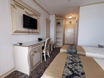 Фото номера Двухместный номер с 2 отдельными кроватями и видом на море Отель Hotel Dacia Sud г. Мамая 15