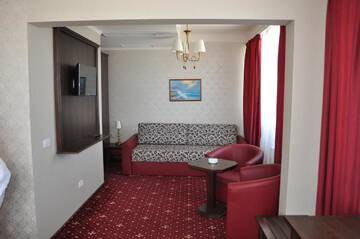 Фото номера Полулюкс с балконом и видом на море Отель Hotel Golden Palace г. Мамая 6