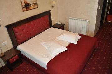 Фото номера Двухместный номер с 1 кроватью и балконом, вид на море Отель Hotel Golden Palace г. Мамая 5
