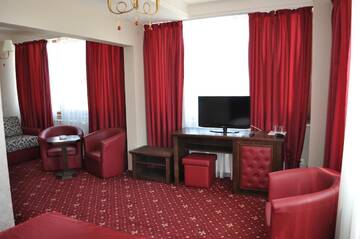 Фото номера Полулюкс с балконом и видом на море Отель Hotel Golden Palace г. Мамая 7