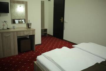 Фото номера Двухместный номер с 2 отдельными кроватями и видом на город Отель Hotel Agapi Mamaia г. Мамая 12