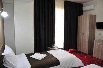 Фото номера Двухместный номер с 2 отдельными кроватями и видом на город Отель Hotel Agapi Mamaia г. Мамая 9