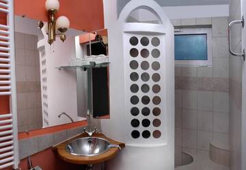 Фото номера Двухместный номер с 2 отдельными кроватями Отель Hotel Albatros г. Мамая 7