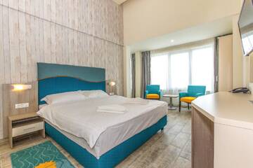 Фото номера Семейный люкс без балкона Отель Hotel Riviera г. Мамая 2