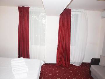 Фото номера Трехместный номер Отель Hotel Marie г. Мамая 7