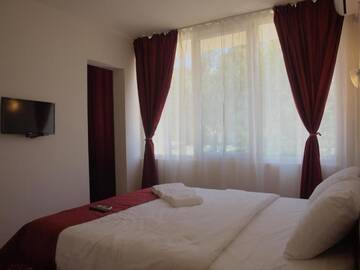 Фото номера Трехместный номер Отель Hotel Marie г. Мамая 3