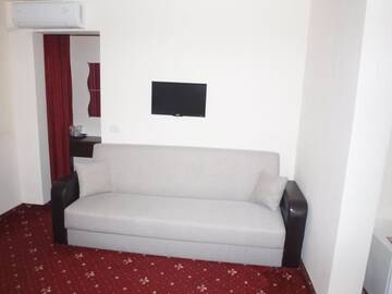 Фото номера Трехместный номер Отель Hotel Marie г. Мамая 5