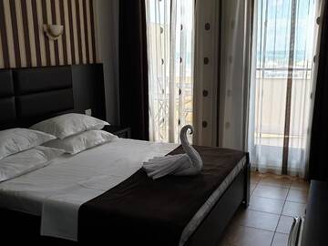 Фото номера Двухместный номер с 1 кроватью и балконом, вид на море Отель Hotel Solea Beach г. Мамая 5