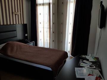 Фото номера Одноместный номер с балконом и боковым видом на море Отель Hotel Solea Beach г. Мамая 5