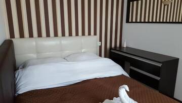 Фото номера Апартаменты с с 2 спальнями и балконом, боковой вид на море Отель Hotel Solea Beach г. Мамая 6
