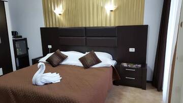 Фото номера Апартаменты с с 2 спальнями и балконом, боковой вид на море Отель Hotel Solea Beach г. Мамая 7