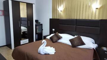 Фото номера Апартаменты с с 2 спальнями и балконом, боковой вид на море Отель Hotel Solea Beach г. Мамая 4