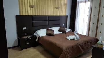 Фото номера Апартаменты с с 2 спальнями и балконом, боковой вид на море Отель Hotel Solea Beach г. Мамая 5