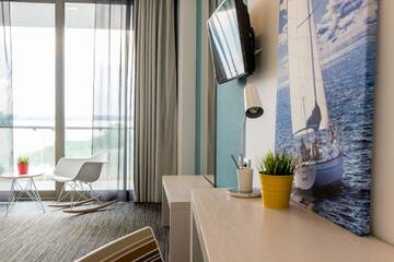 Фото номера Двухместный номер с 1 кроватью и балконом, вид на озеро Отель Hotel On Plonge Junior г. Мамая 4