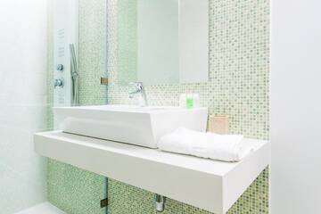 Фото номера Люкс с балконом Отель Hotel On Plonge Junior г. Мамая 7