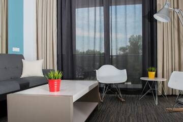 Фото номера Люкс с балконом Отель Hotel On Plonge Junior г. Мамая 9