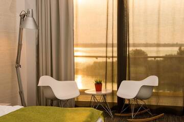 Фото номера Двухместный номер с 1 кроватью и балконом, вид на озеро Отель Hotel On Plonge Junior г. Мамая 3