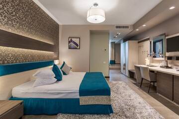 Фото номера Двухместный номер Делюкс с 1 кроватью и террасой Отель New Splendid Hotel &amp; Spa - Adults Only (+16) г. Мамая 2