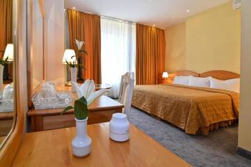 Фото номера Большой двухместный номер Отель Hotel Queen Vera г. Мамая 2