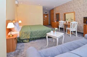 Фото номера Полулюкс Отель Hotel Queen Vera г. Мамая 2