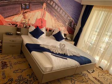 Фото номера Улучшенный двухместный номер с 1 кроватью Отель Bicaz - Pirates Resort г. Мамая 4