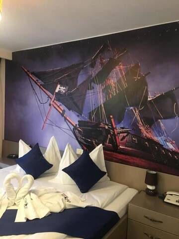 Фото номера Улучшенный двухместный номер с 1 кроватью Отель Bicaz - Pirates Resort г. Мамая 6