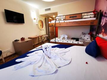 Фото номера Улучшенный семейный номер Отель Bicaz - Pirates Resort г. Мамая 7