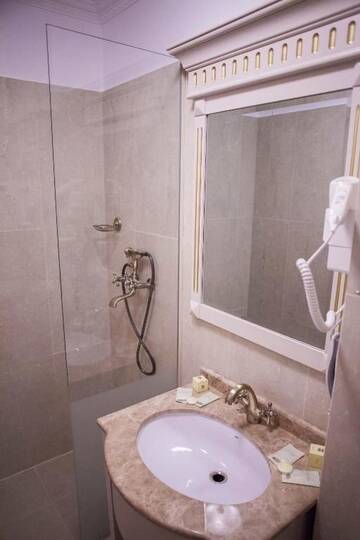 Фото номера Улучшенный двухместный номер с 2 отдельными кроватями Отель Hotel Sulina International г. Мамая 13