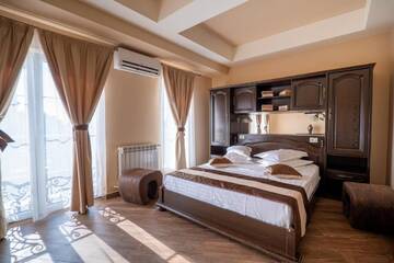 Фото номера Двухместный номер с 1 кроватью, вид на озеро Отель Hotel Ges г. Мамая 3
