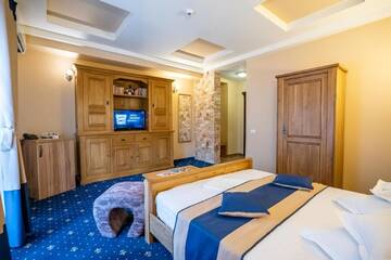 Фото номера Двухместный номер с 1 кроватью и боковым видом на море Отель Hotel Ges г. Мамая 4