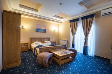 Фото номера Двухместный номер с 1 кроватью и боковым видом на море Отель Hotel Ges г. Мамая 5