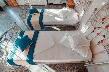 Фото номера Двухместный номер с 2 отдельными кроватями и балконом Отель Hotel Ges г. Мамая 3