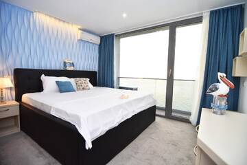 Фото номера Двухместный номер с 1 кроватью, вид на озеро Отель Vila Zev Mamaia г. Мамая 5