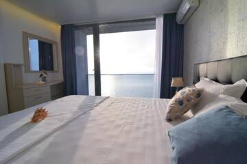 Фото номера Двухместный номер с 1 кроватью, вид на озеро Отель Vila Zev Mamaia г. Мамая 19