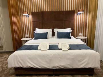 Фото номера Двухместный номер Делюкс с 1 кроватью и балконом Отель Quartz Boutique Hotel г. Мамая 5