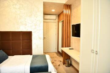 Фото номера Двухместный номер Делюкс с 2 отдельными кроватями Отель Quartz Boutique Hotel г. Мамая 5