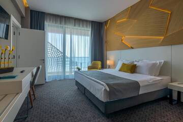 Фото номера Семейный номер с видом на море Отель Nyota Hotel &amp; Conference Center г. Мамая 4