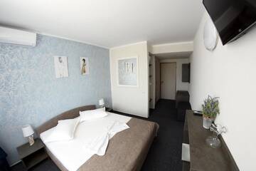 Фото номера Двухместный номер с 1 кроватью или 2 отдельными кроватями Отель Hotel Victoria г. Мамая 8