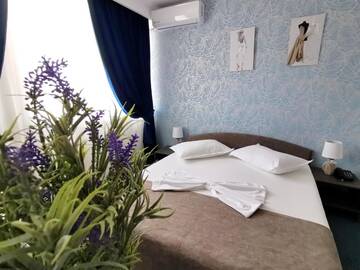 Фото номера Улучшенный двухместный номер с 1 кроватью Отель Hotel Victoria г. Мамая 2