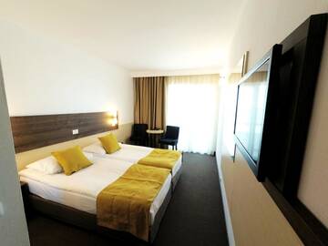 Фото номера Superior Twin Room with Sea View, JUNONA building Отель Zenith - Top Country Line - Conference &amp; Spa Hotel г. Мамая 2