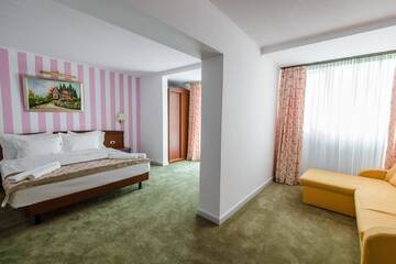 Фото номера Семейный номер с видом на море Отель Hotel Bavaria Blu г. Мамая 6