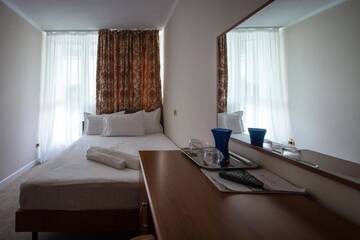 Фото номера Single - Ground Floor with Terrace Отель Hotel Bavaria Blu г. Мамая 2