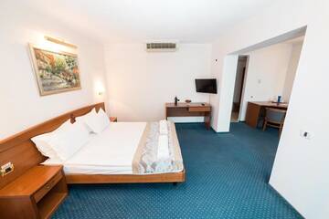 Фото номера Стандартный полулюкс Отель Hotel Bavaria Blu г. Мамая 25