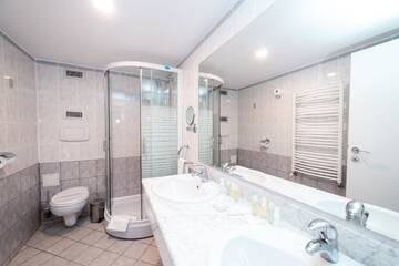 Фото номера Стандартный полулюкс Отель Hotel Bavaria Blu г. Мамая 27
