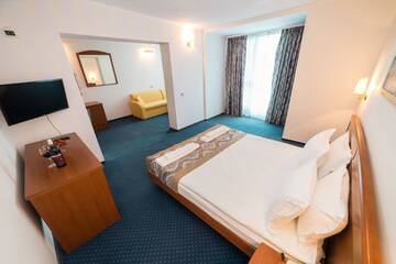 Фото номера Полулюкс с видом на море Отель Hotel Bavaria Blu г. Мамая 8